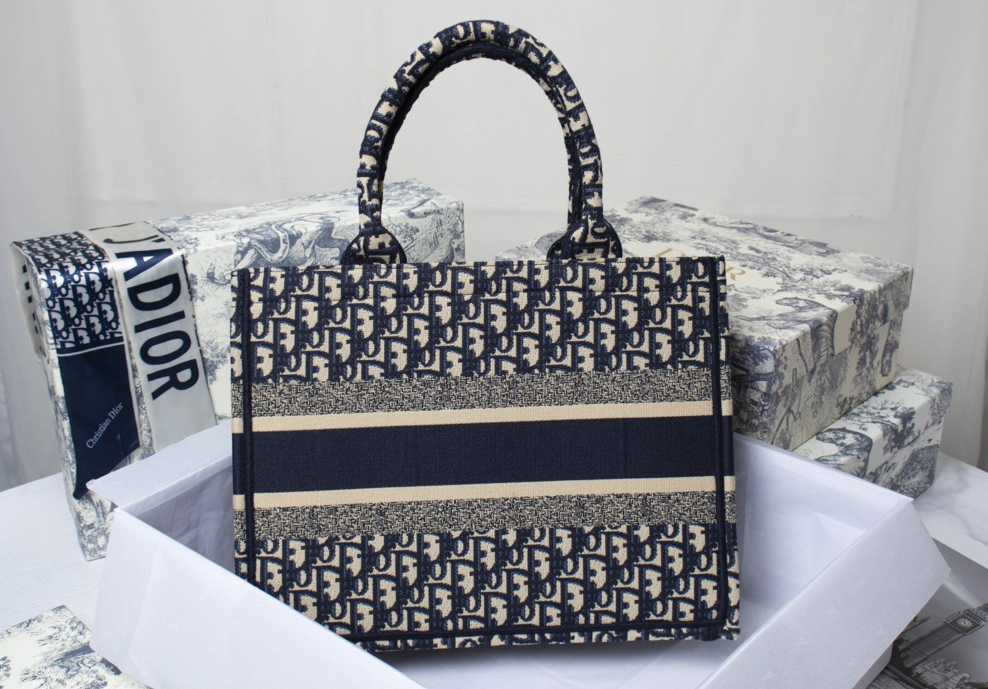 M1296ZRIW Dio.r Book Tote item : BT-B018B2135